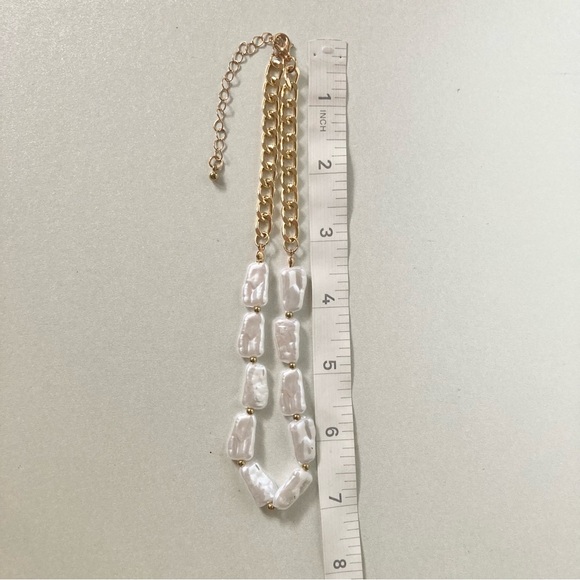 Elegant Gold and White faux pearl preloved Necklace - Picture 6 of 6